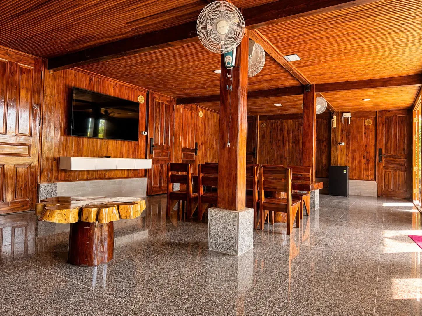 COMBO TRỌN GÓI ĂN & Ở 4 NGÀY 3 ĐÊM VILLA NHÀ GỖ VIEW BIỂN — CẢ CĂN 38NL 10