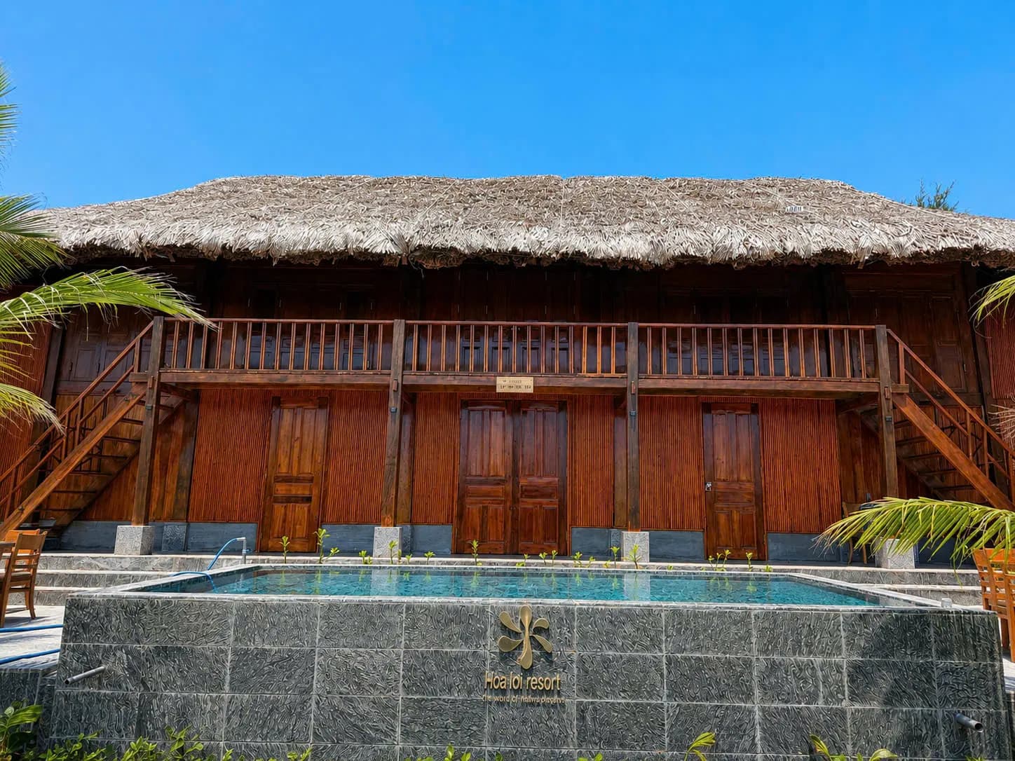 COMBO TRỌN GÓI ĂN & Ở 4 NGÀY 3 ĐÊM VILLA NHÀ GỖ VIEW BIỂN — TẦNG 1 18NL 9