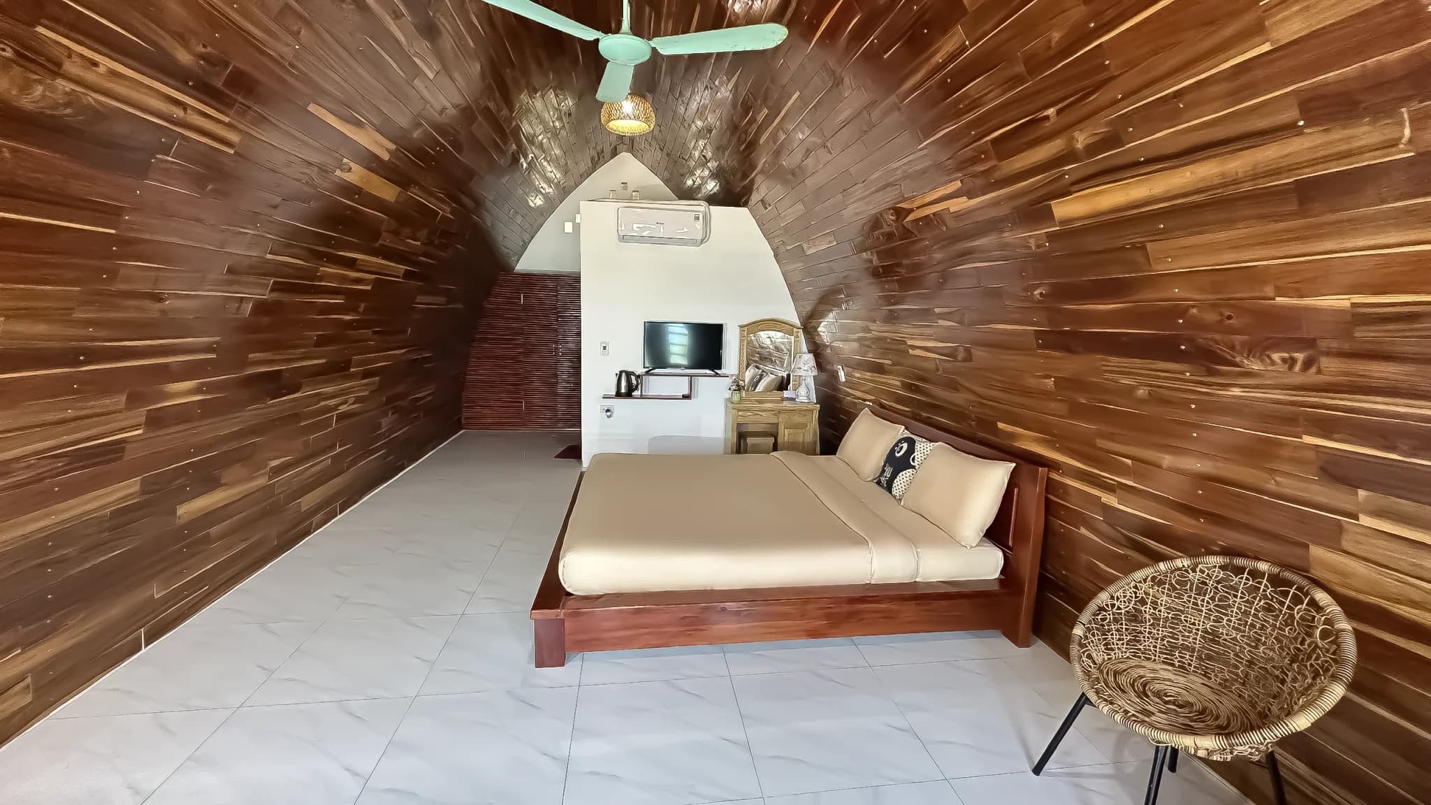 Ocean View Bungalow — 2 Adults & 1 Child 4