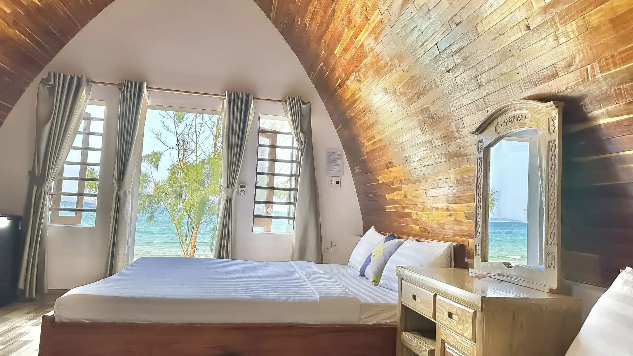 Bungalow Sát Biển 4 Người Lớn 2