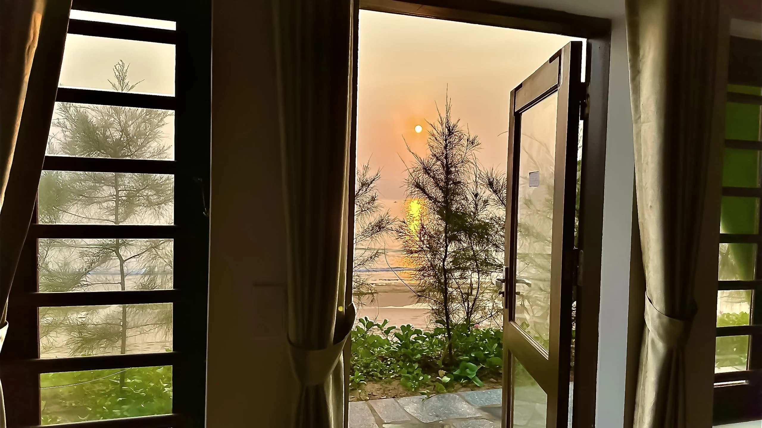 ALL-INCLUSIVE COMBO 4D3N — BEACHFRONT FAMILY BUNGALOW 2A+2C 2