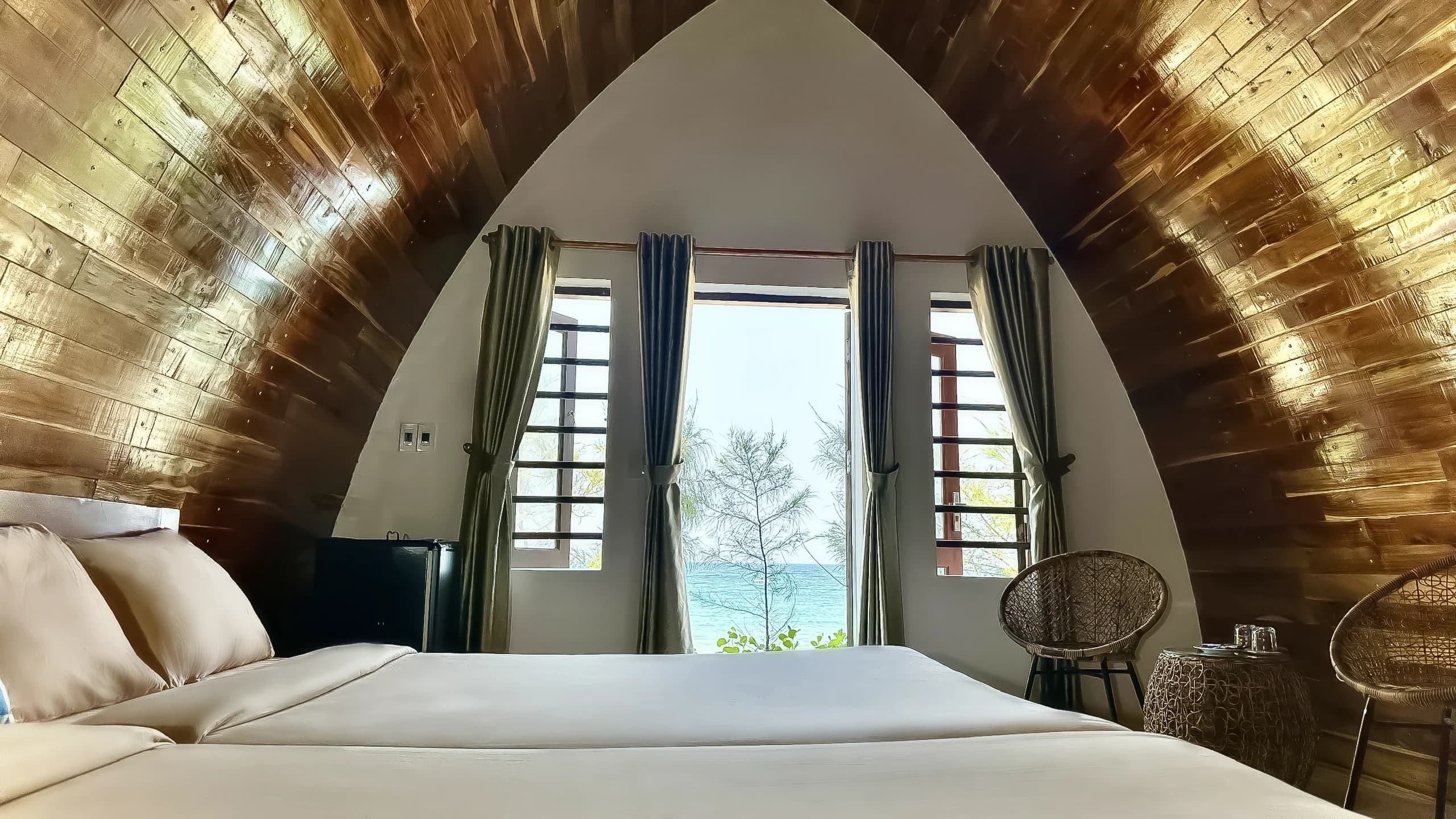 ALL-INCLUSIVE COMBO 4D3N — BEACHFRONT FAMILY BUNGALOW 2A+2C 4