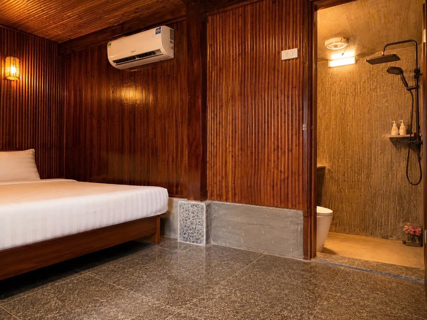 COMBO TRỌN GÓI ĂN & Ở 2 NGÀY 1 ĐÊM VILLA NHÀ GỖ VIEW BIỂN — CẢ CĂN 38NL 12