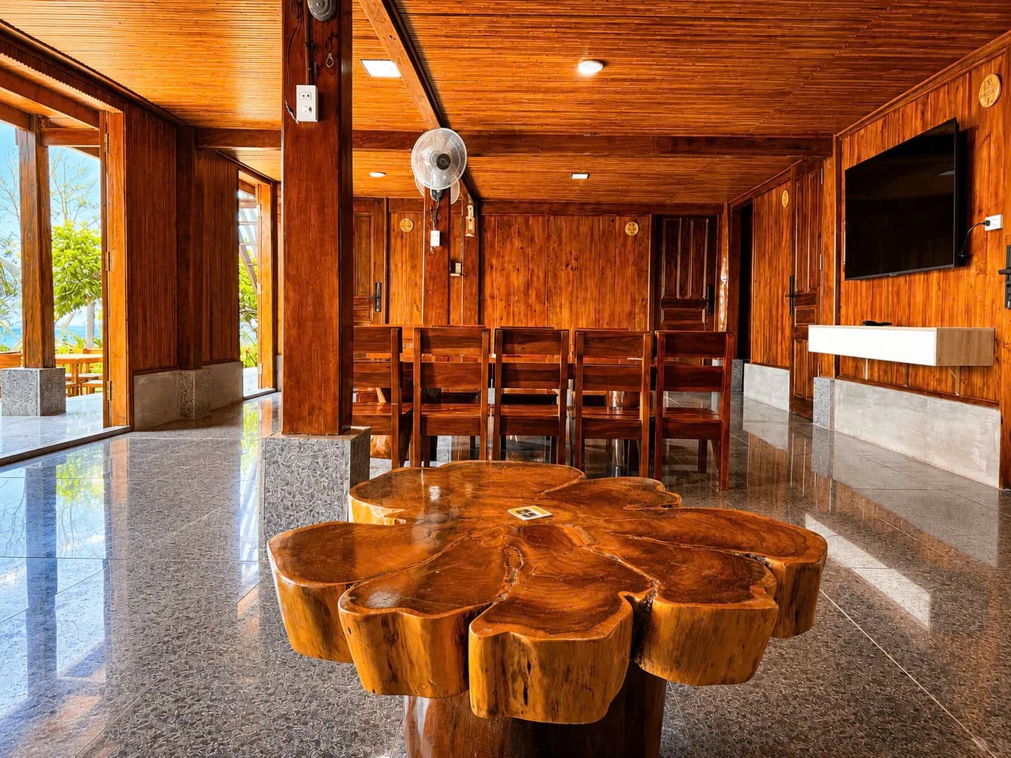 COMBO TRỌN GÓI ĂN & Ở 2 NGÀY 1 ĐÊM VILLA NHÀ GỖ VIEW BIỂN — CẢ CĂN 38NL 9