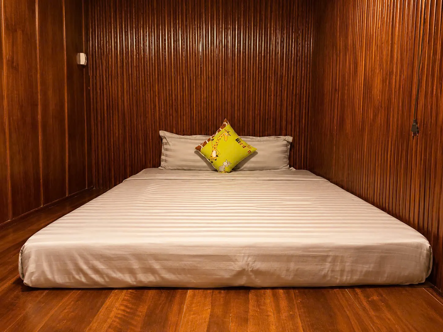 COMBO TRỌN GÓI ĂN & Ở 2 NGÀY 1 ĐÊM VILLA NHÀ GỖ VIEW BIỂN — CẢ CĂN 38NL 18