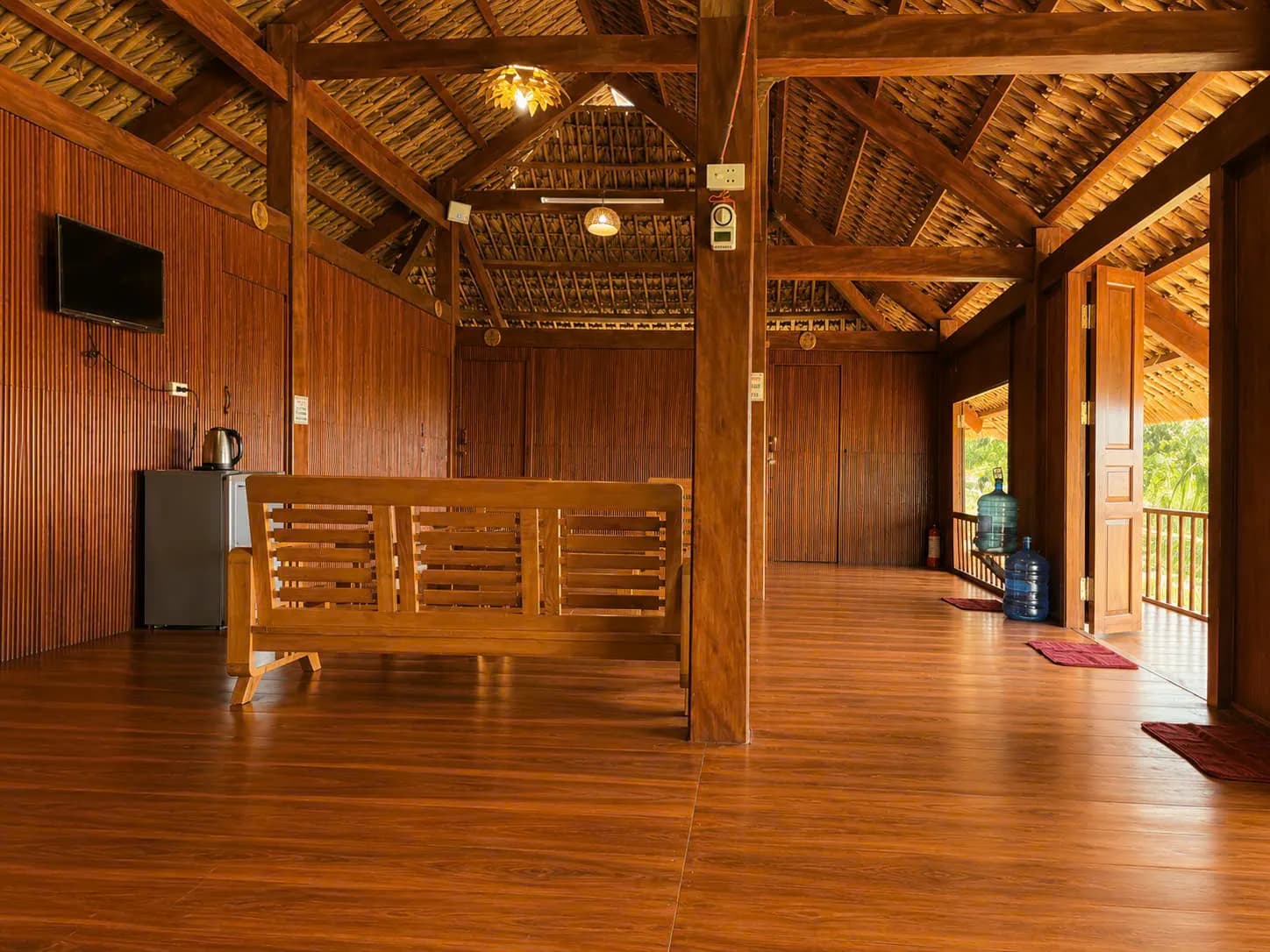 COMBO TRỌN GÓI ĂN & Ở 2 NGÀY 1 ĐÊM VILLA NHÀ GỖ VIEW BIỂN — CẢ CĂN 38NL 4