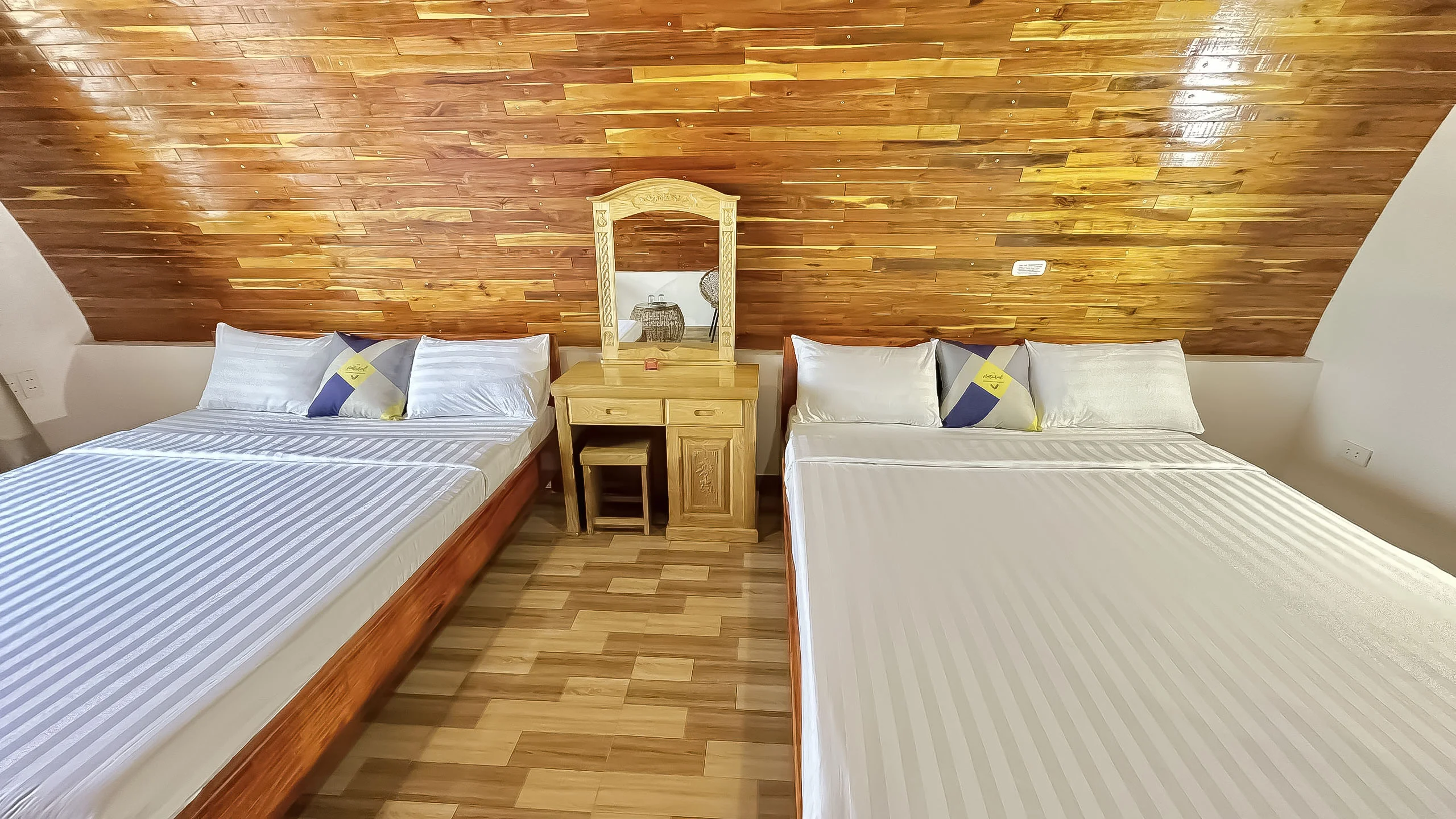 Dat phong resort ganh da dia